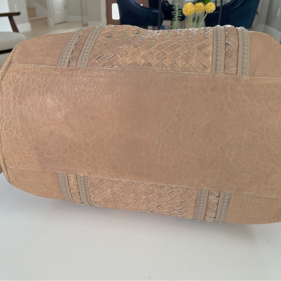 Bottega Veneta Roma Intrecciato Handbag - Picture 6 of 11